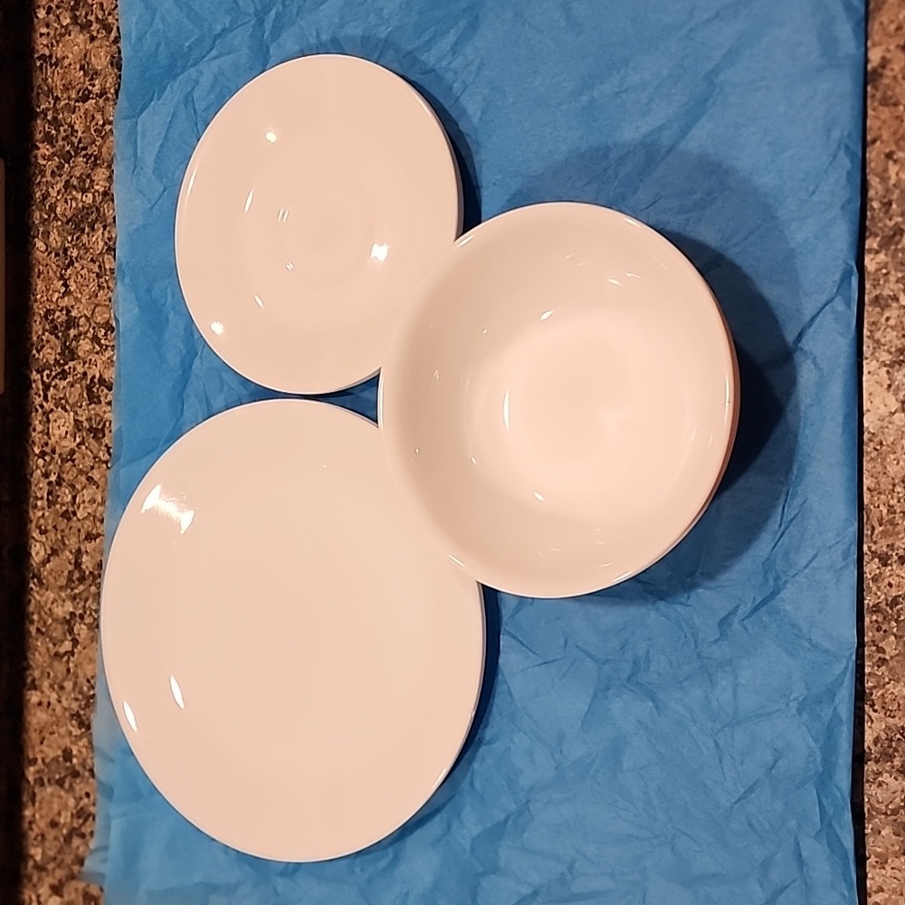 Corelle Winter Frost 2 Plates, 3 Saucers, 2 Bowls